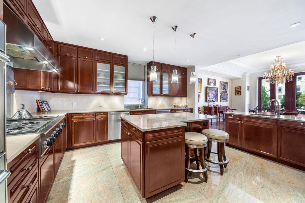 515 Park Avenue Interior Photo