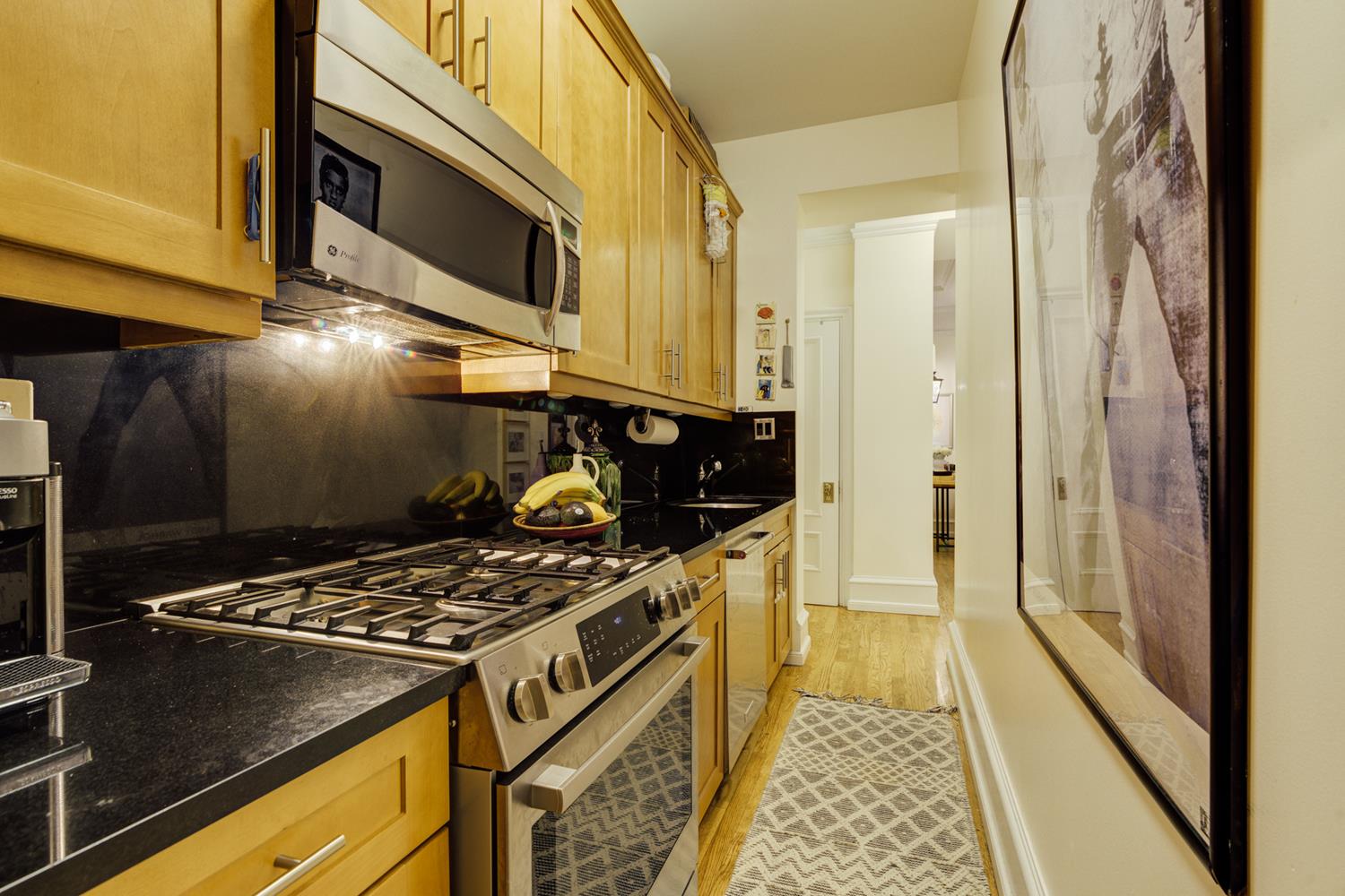 2109 Broadway Interior Photo