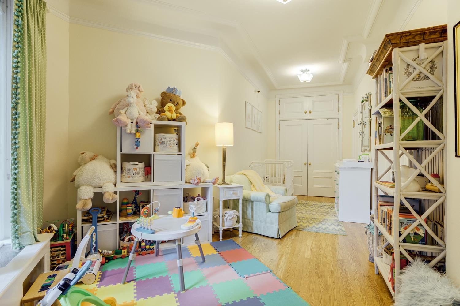 2109 Broadway Interior Photo