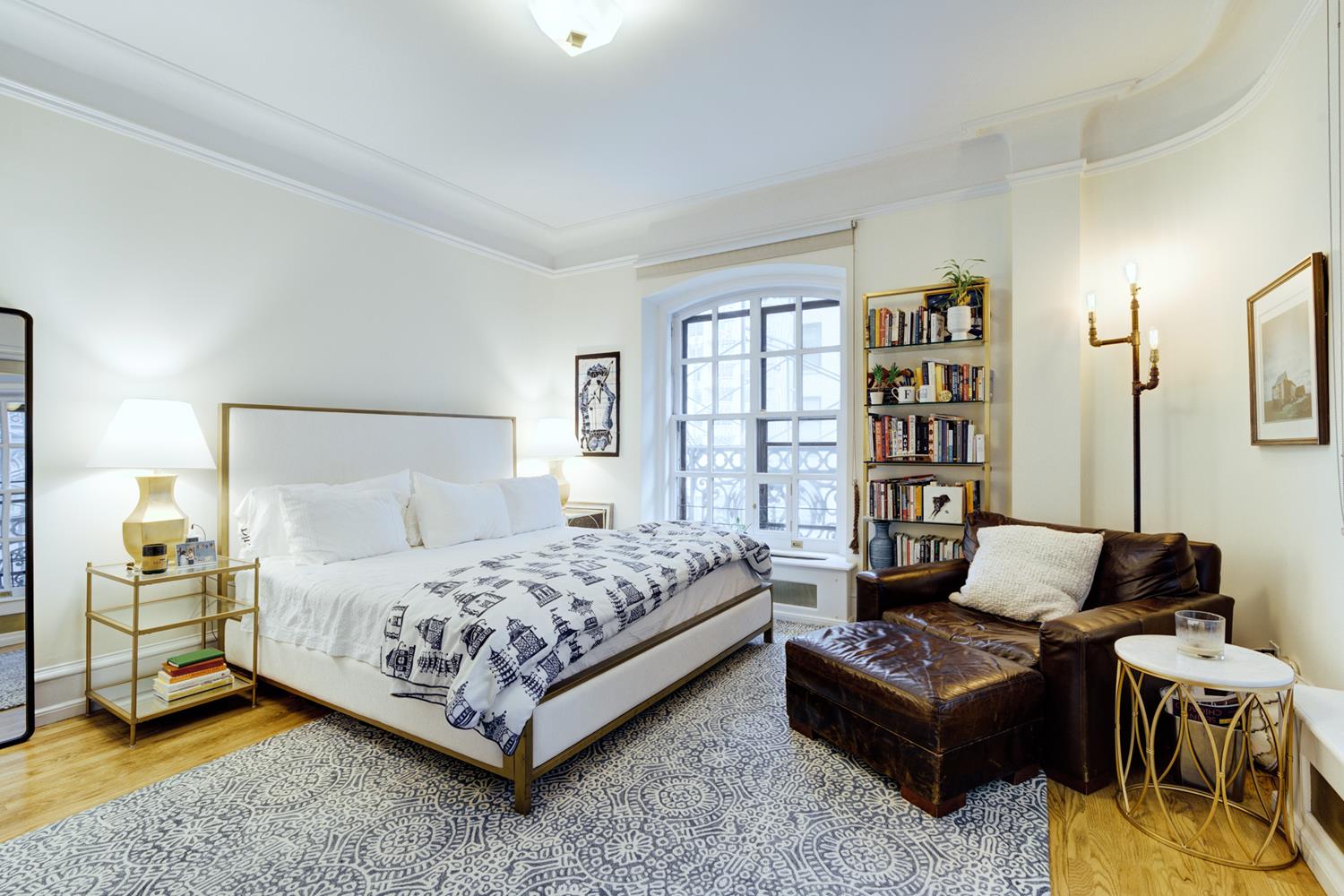 2109 Broadway Interior Photo