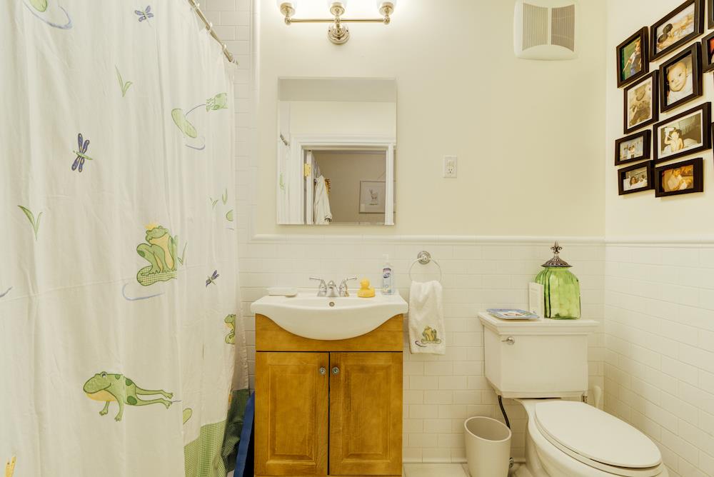 2109 Broadway Interior Photo