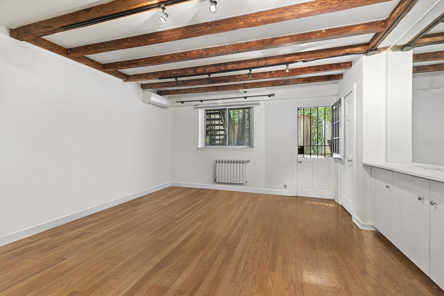 250 East 33rd Street Interior Photo