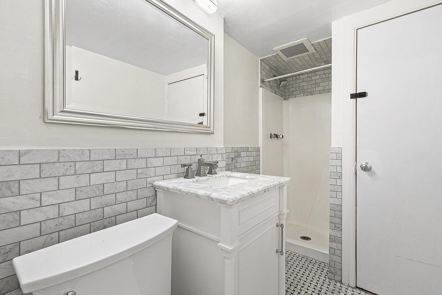 250 East 33rd Street Interior Photo