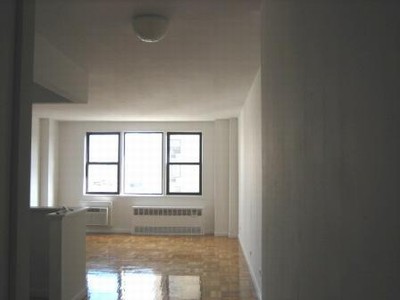 Steps away from HOT HOT HOT union square, the HAPPENINGS PLACE!!!!!!  tHIS SUNSPLASHED STUDIO has to be seen before it is gone.  The kitchen is equipped with a microwave and a dishwasher, has a brand 