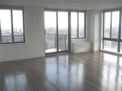 Spacious and luxurios apt with floor to ceiling windows. Corner apt with  amazing panoramic  views of the city.  Luxury modern building with jaw-dropping fitness center, storage space, valet services,