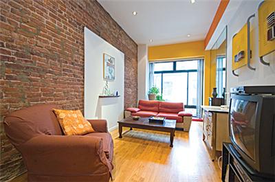 We are inviting you to experience the “wow” moment.  When you enter into your Greenwich Village one bedroom, your eyes are immediately drawn to the wall of glass which maximizes your large, sunlit liv