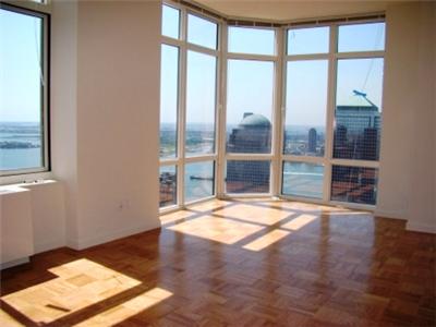 The views need to be seen to be believed. This elegant building offers everything: a gorgeous romanesque pool with hot-tub sauna and lifeguard, a gym, zen room/w ballet bar, elegant lounge, garage and