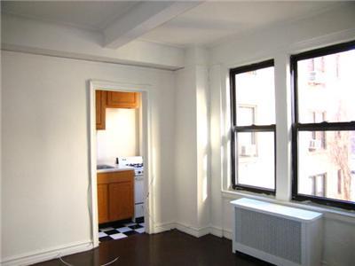 A must-see studio in the heart of beautiful Brooklyn Heights! Completely renovated in a gorgeous pre-war building.  One subway stop to Manhattan! 2/3, A/C trains, the promenade, supermarket, gym, wine