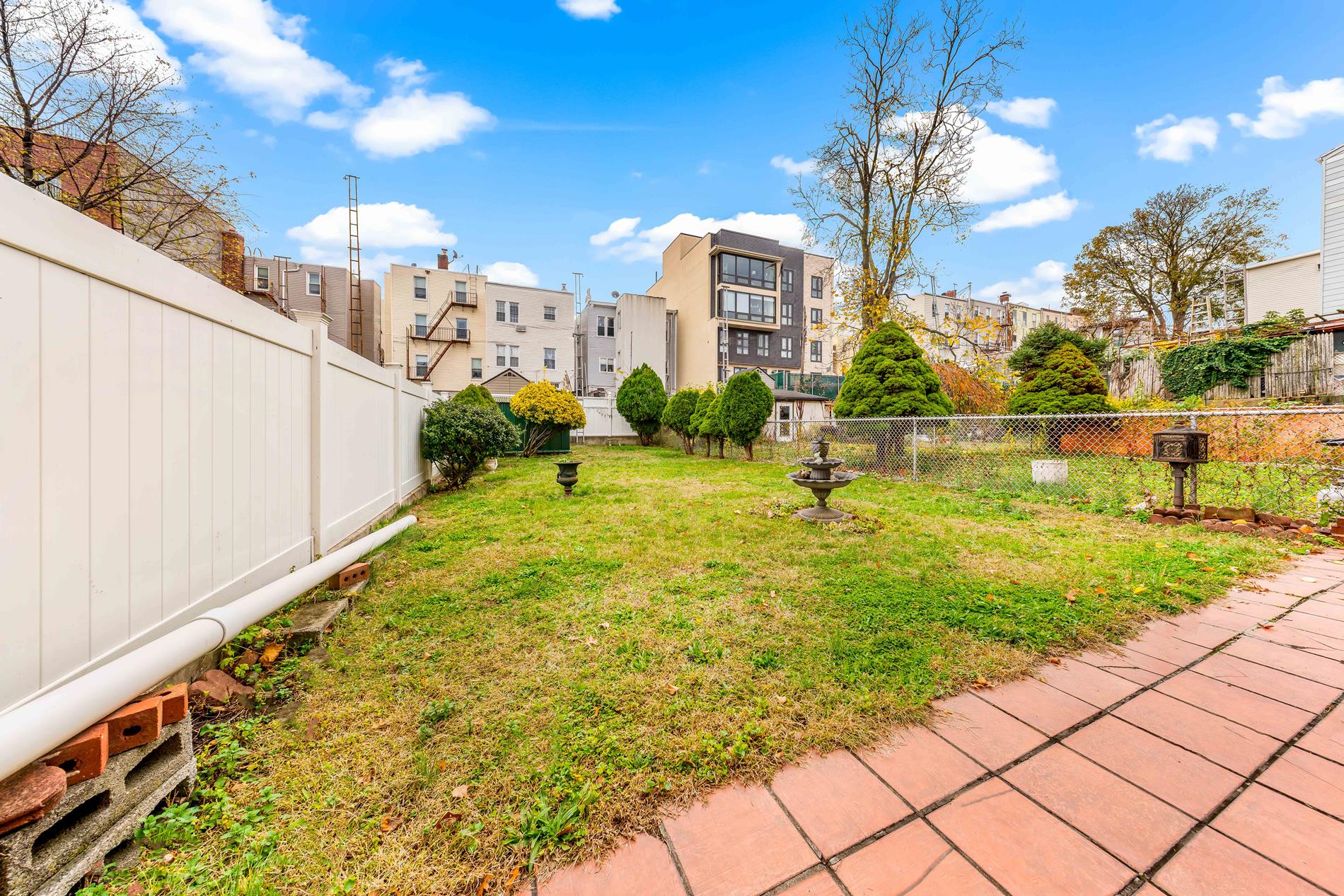 20-23 41st Street Steinway-Ditmars Queens NY 11105