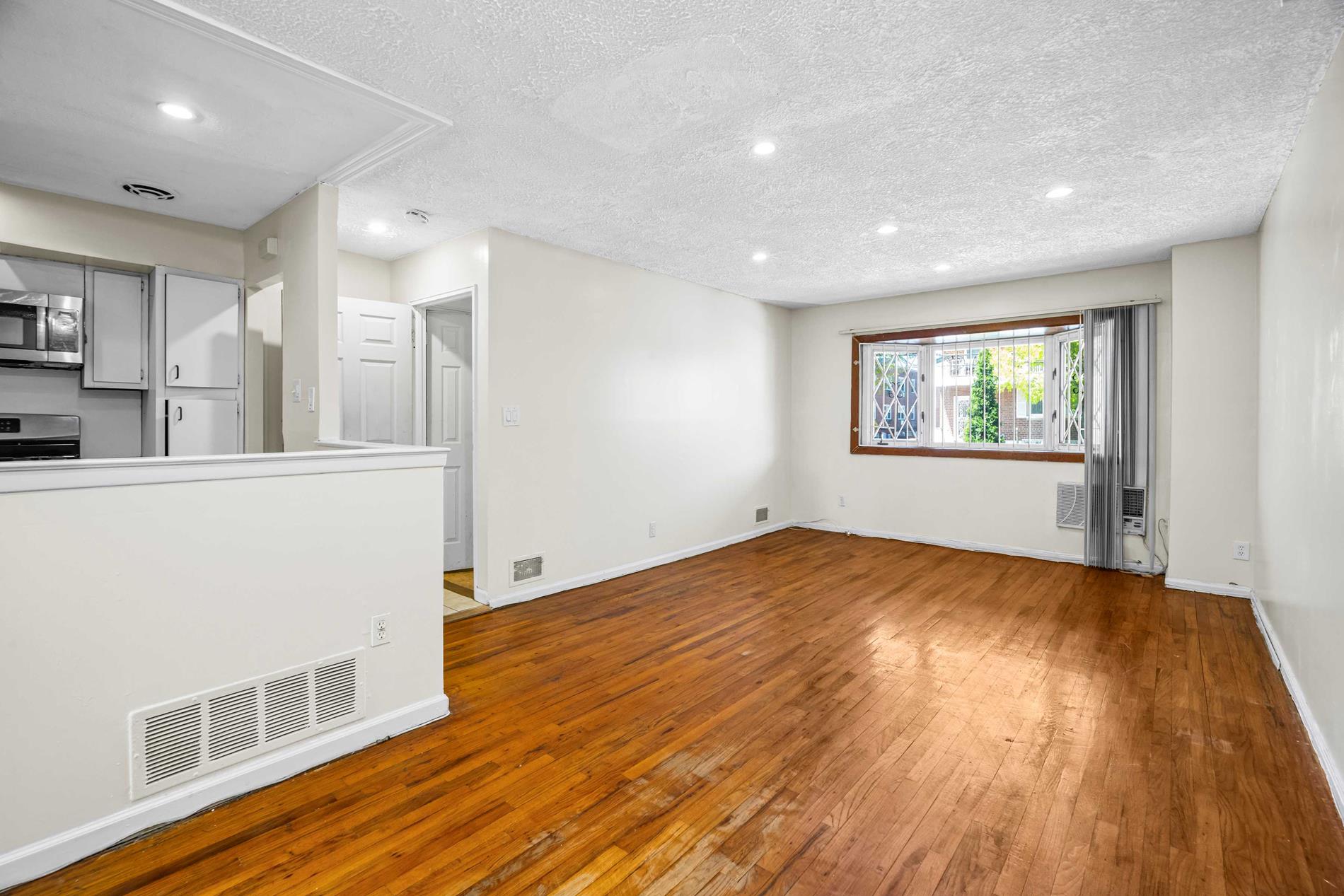 10516 Flatlands 4th Street Canarsie Brooklyn NY 11236