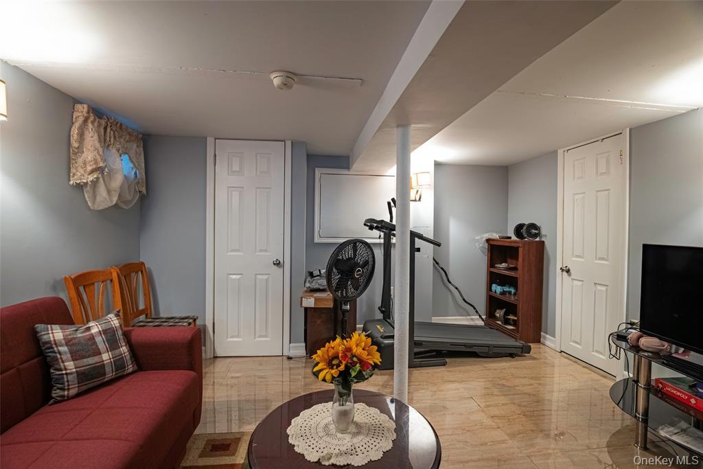 112-28 200th Street Hollis Queens NY 11412