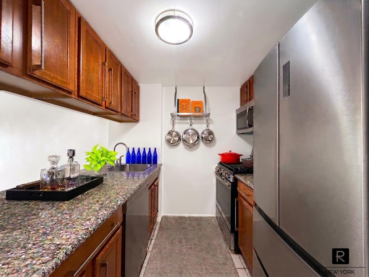 350 West 50th Street Midtown West New York NY 10019