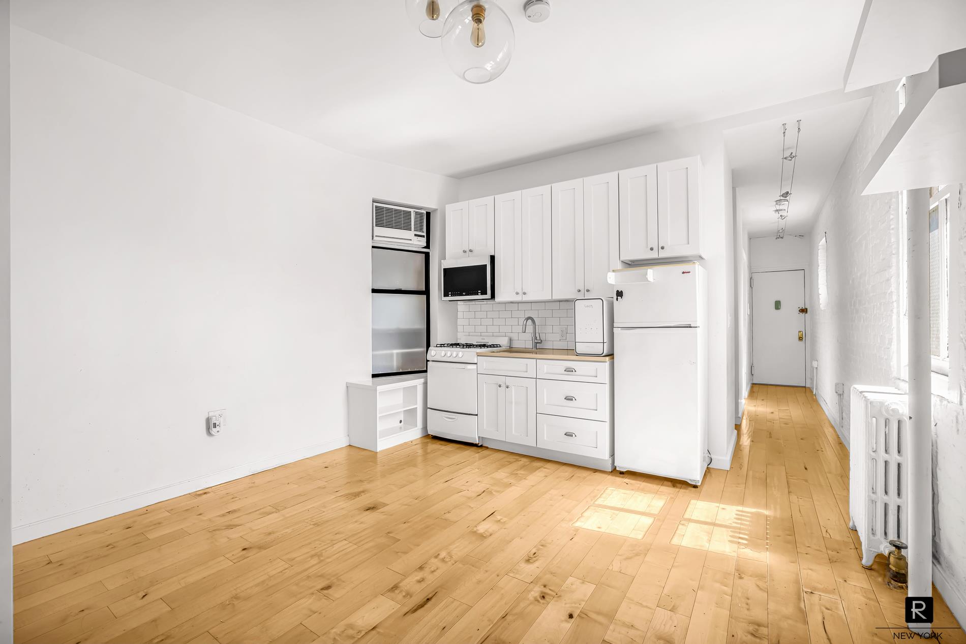 131 Thompson Street Soho New York NY 10012