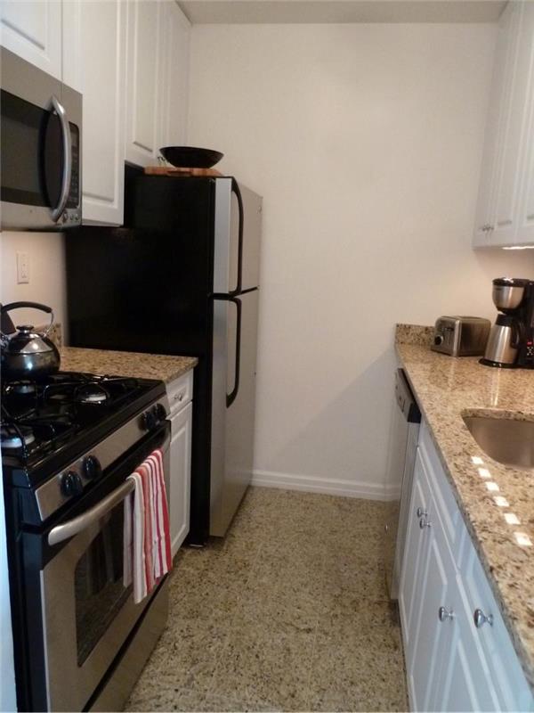 Exquisitely Furnished 1 Bedroom - Columbus Circle Luxury Builidng