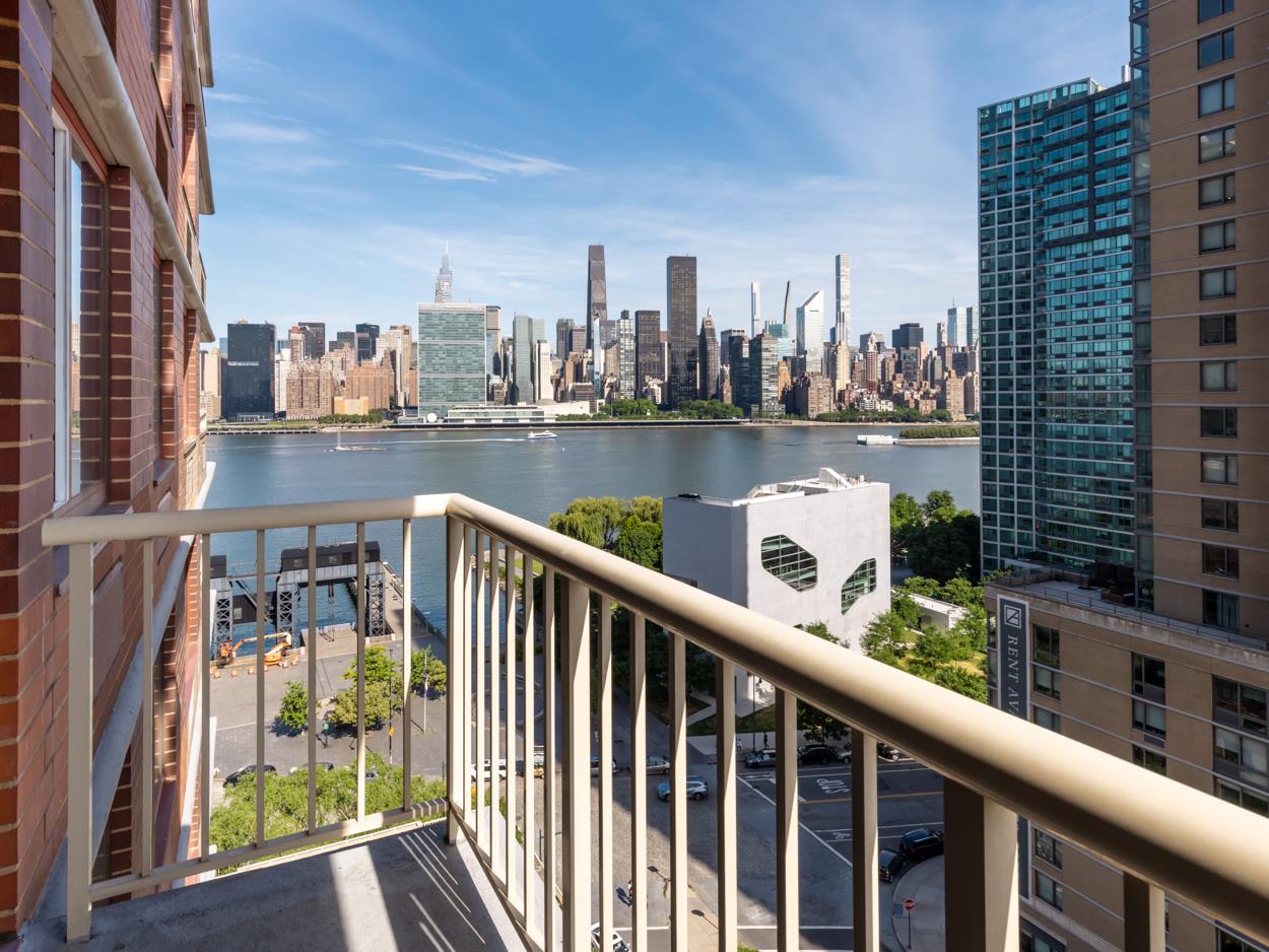 4-74 48th Avenue 15-E Hunters Point Queens NY 11109