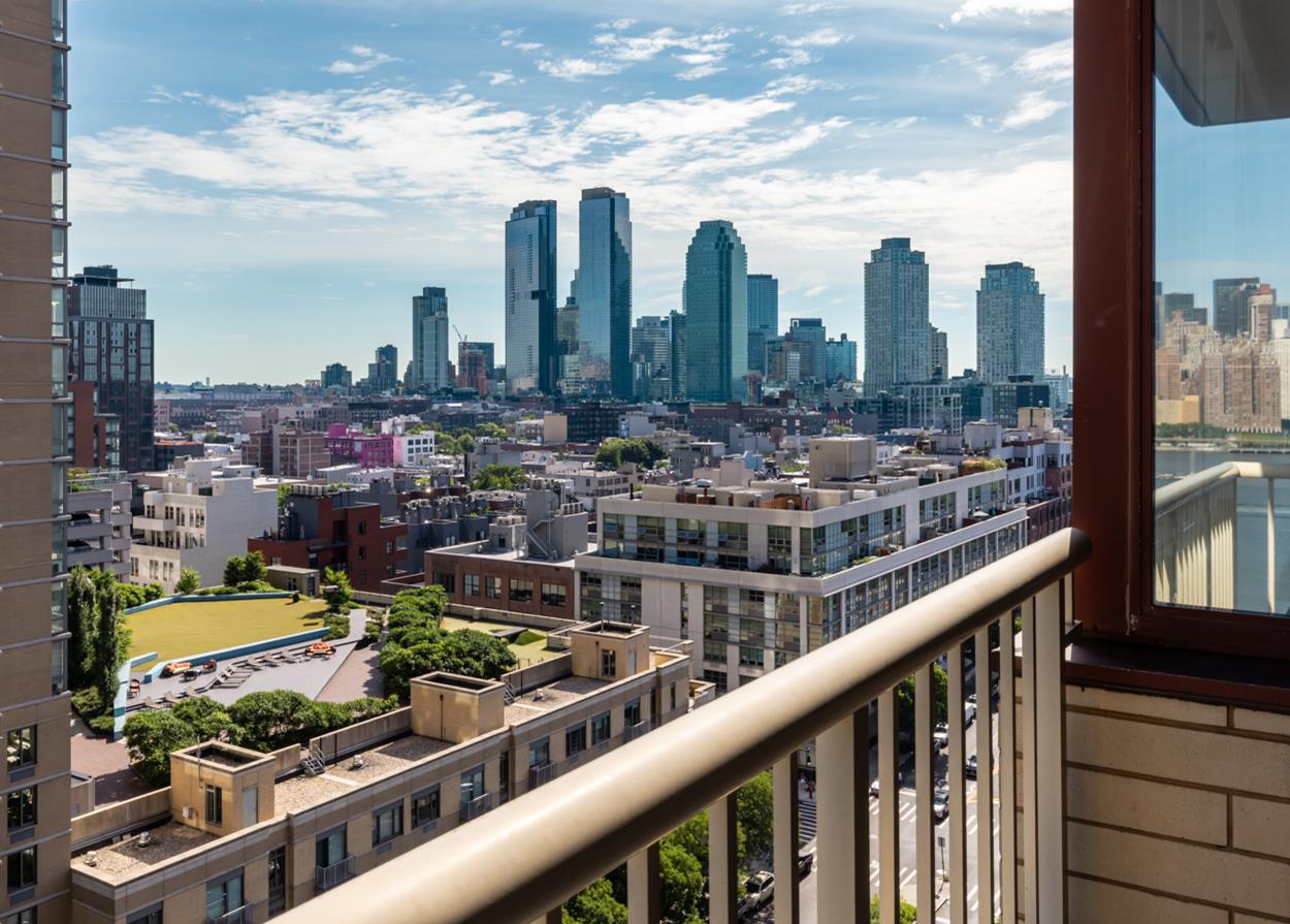4-74 48th Avenue 15-E Hunters Point Queens NY 11109