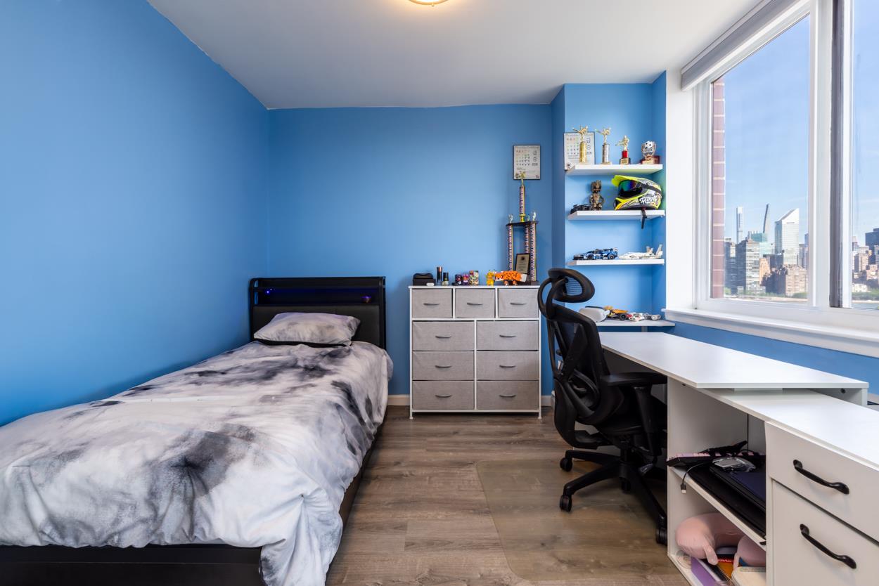4-74 48th Avenue 15-E Hunters Point Queens NY 11109