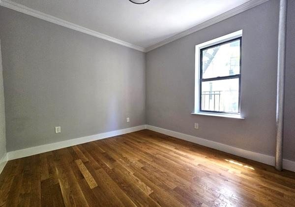 21-28 35th Street 2G Steinway-Ditmars Queens NY 11105