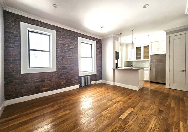 21-28 35th Street 2G Steinway-Ditmars Queens NY 11105