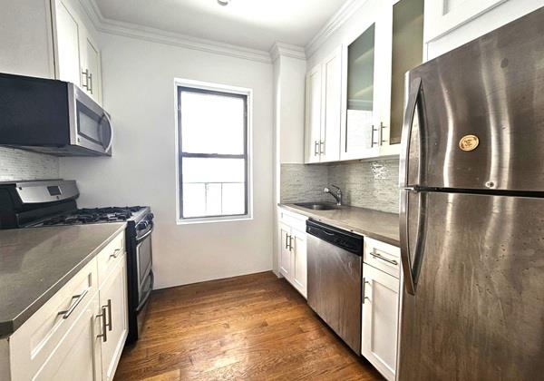 21-28 35th Street 2G Steinway-Ditmars Queens NY 11105