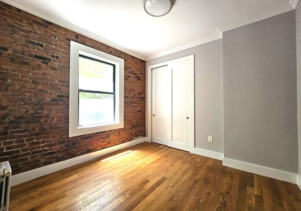 21-28 35th Street 2G Steinway-Ditmars Queens NY 11105