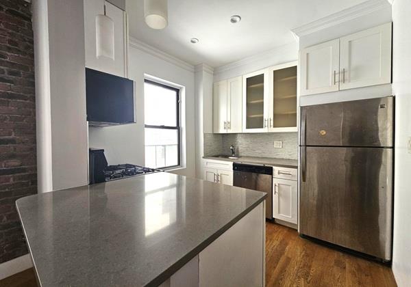 21-28 35th Street 2G Steinway-Ditmars Queens NY 11105
