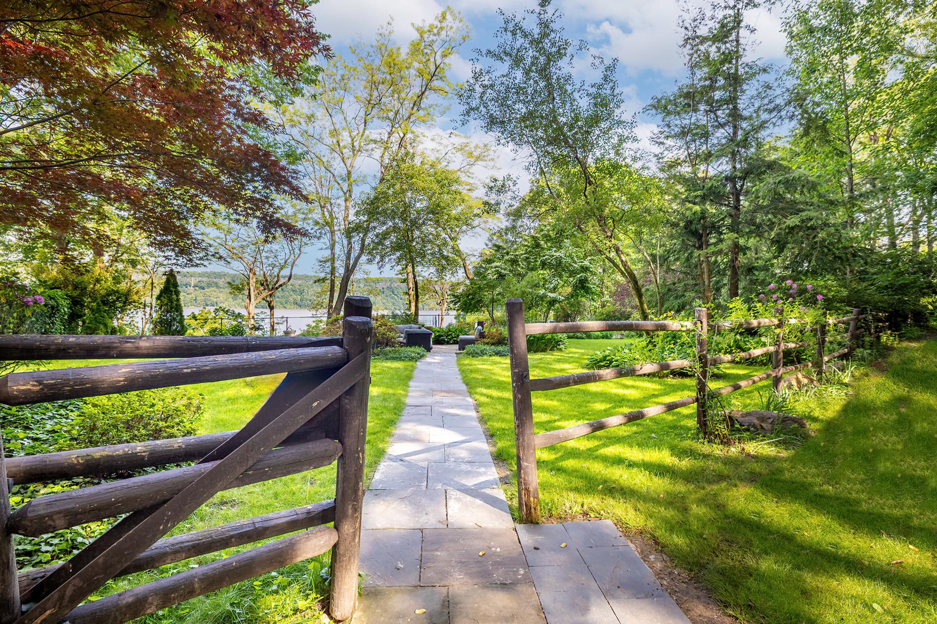 2727 Palisade Avenue 5-A Spuyten Duyvil Bronx NY 10463