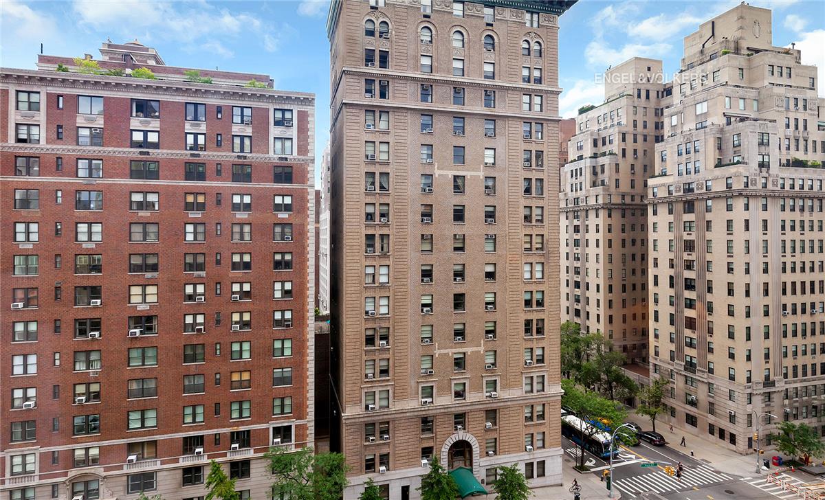 900 Park Ave, 11-A Upper East Side NY - For Sale.
