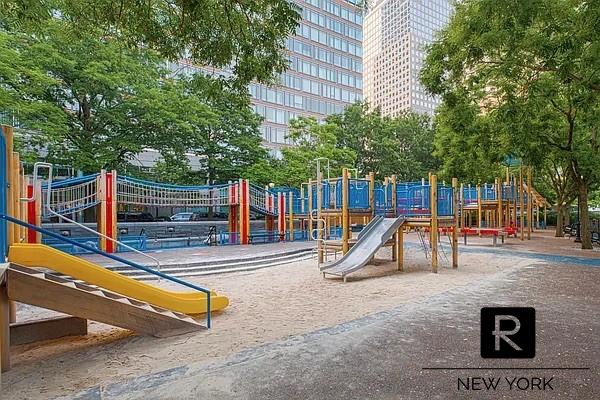 212 Warren Street Battery Park City New York NY 10282