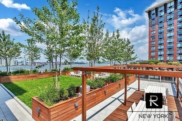 212 Warren Street Battery Park City New York NY 10282