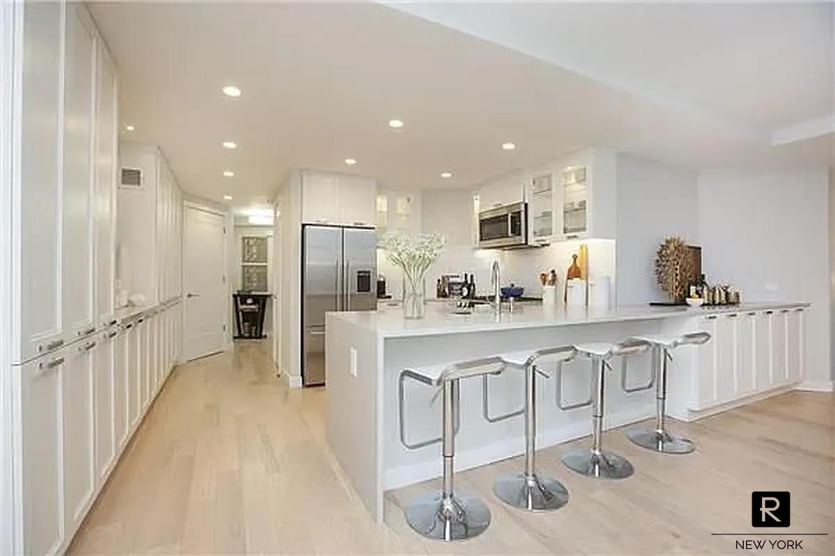 330 East 38th Street Murray Hill New York NY 10016