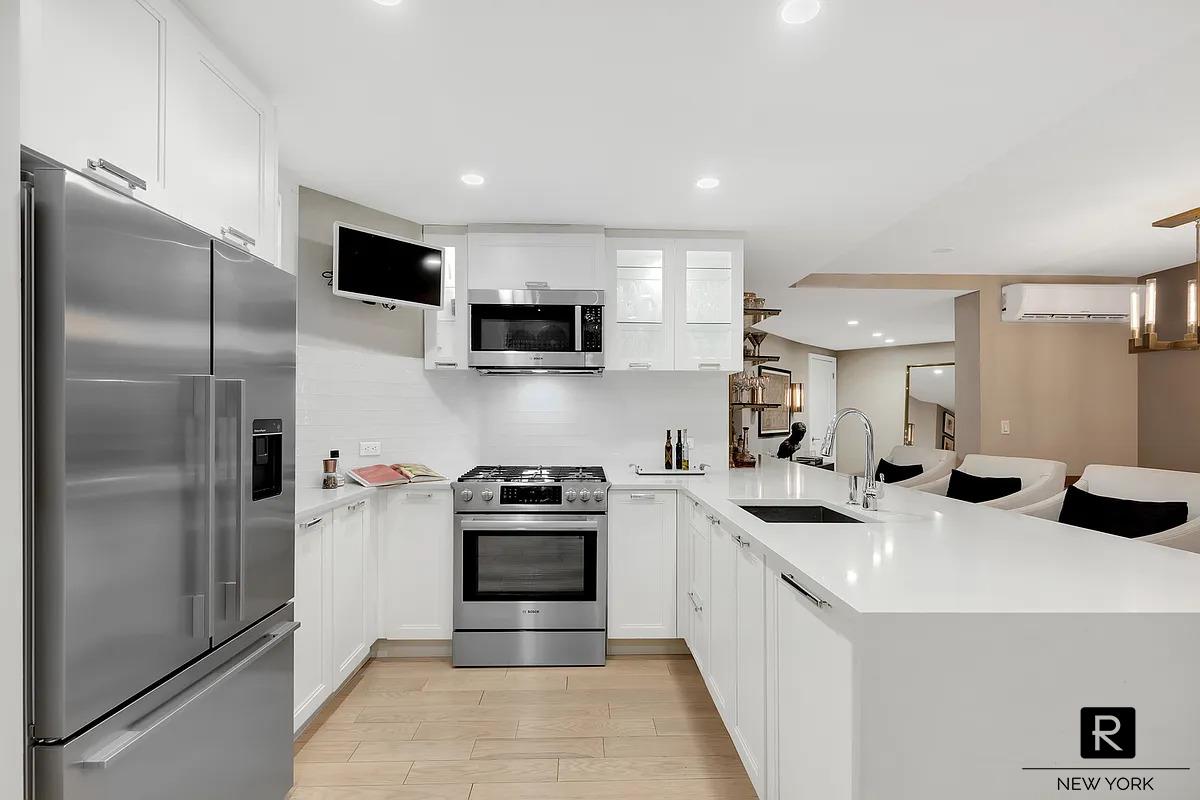 330 East 38th Street Murray Hill New York NY 10016
