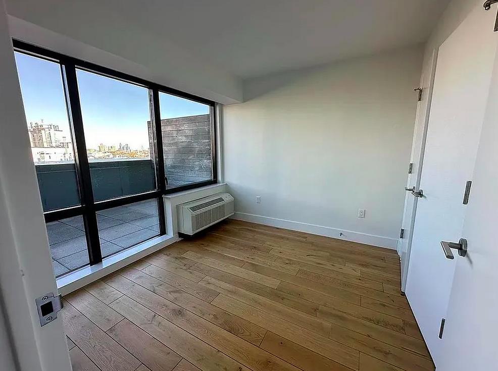 504 Myrtle Avenue, #7D
