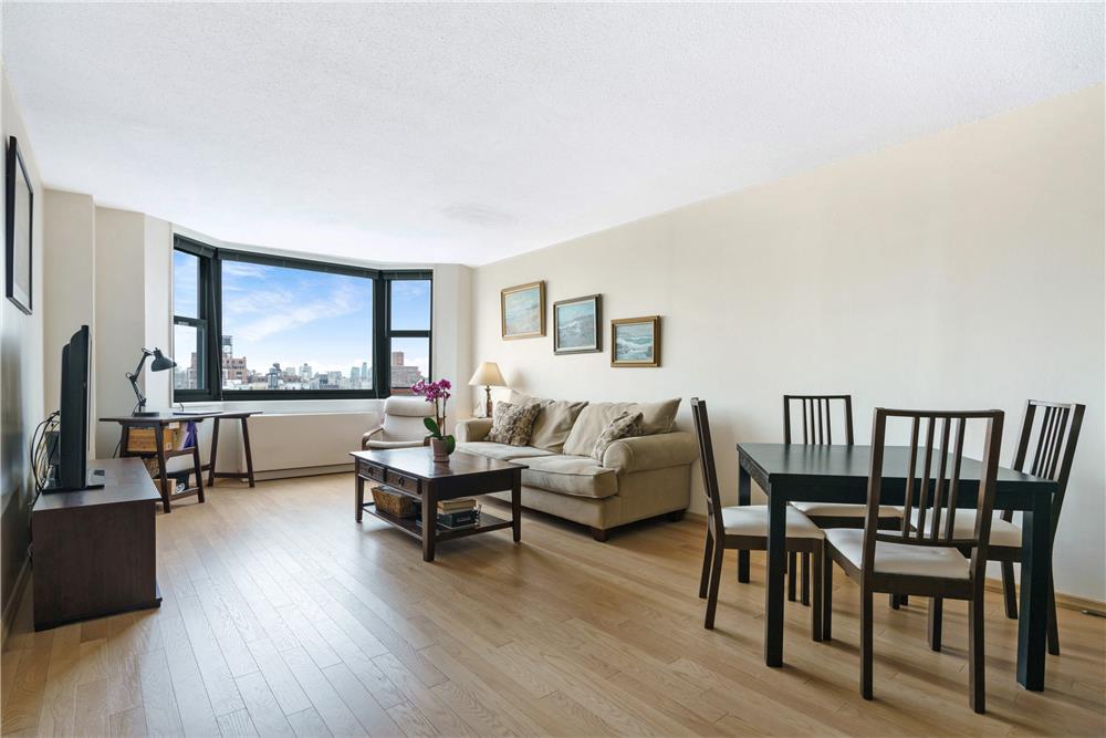 200 East 90th Street Upper East Side New York Ny 10128 R New York