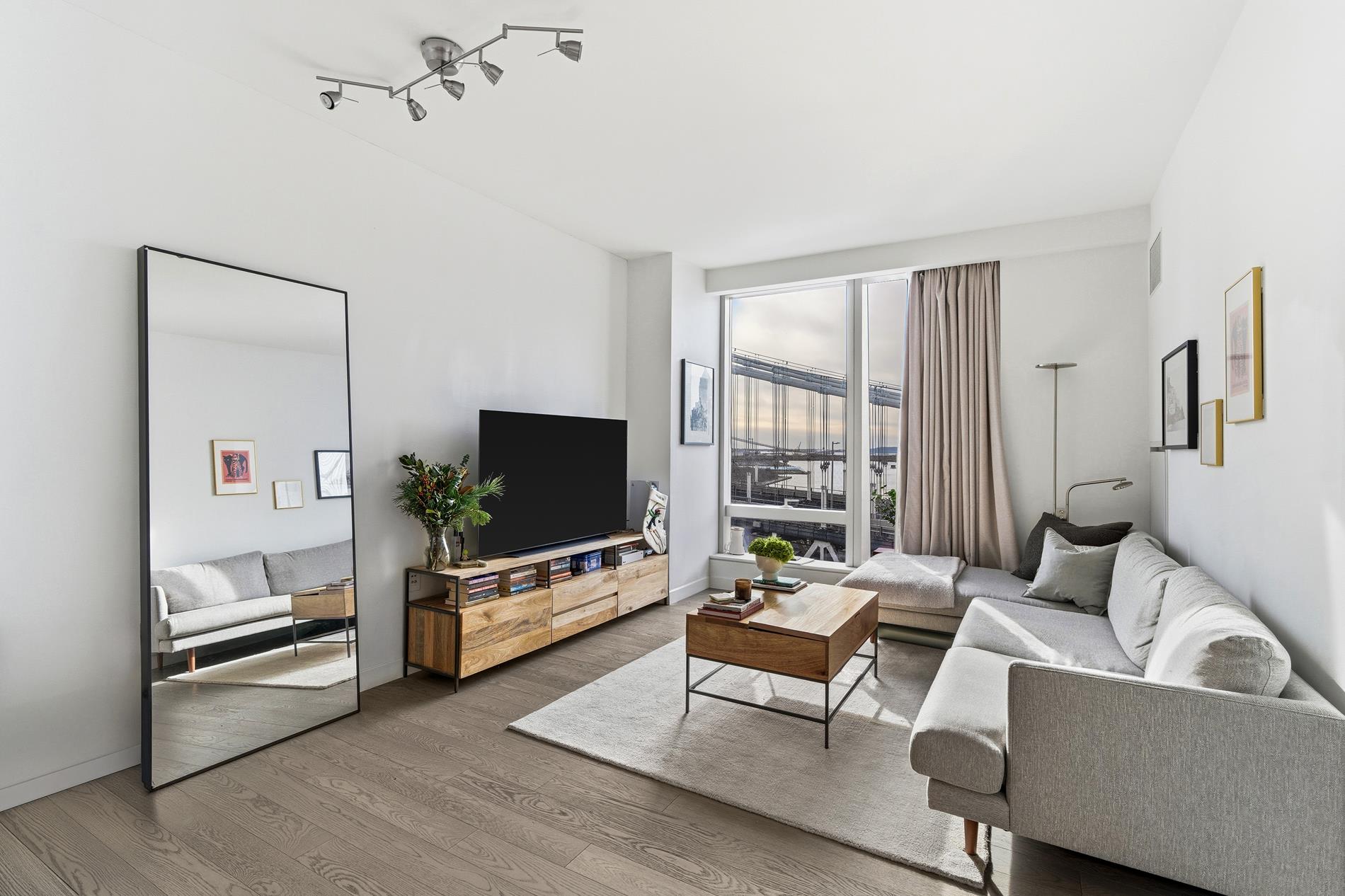 252 South Street 18-B Lower East Side New York NY 10002