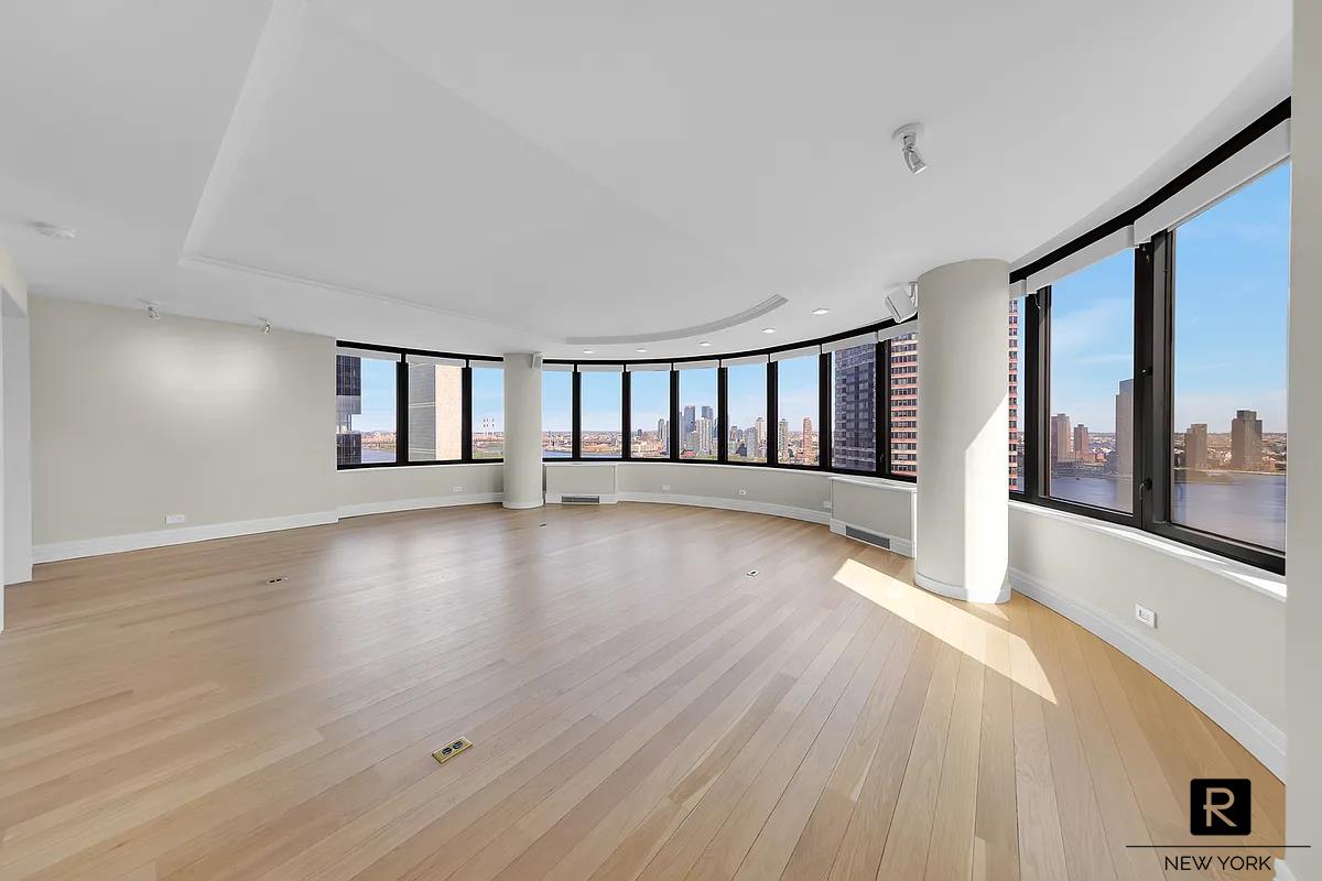 330 East 38th Street Murray Hill New York NY 10016
