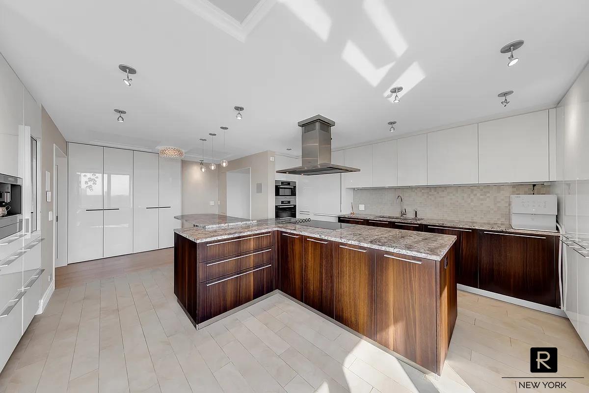 330 East 38th Street Murray Hill New York NY 10016