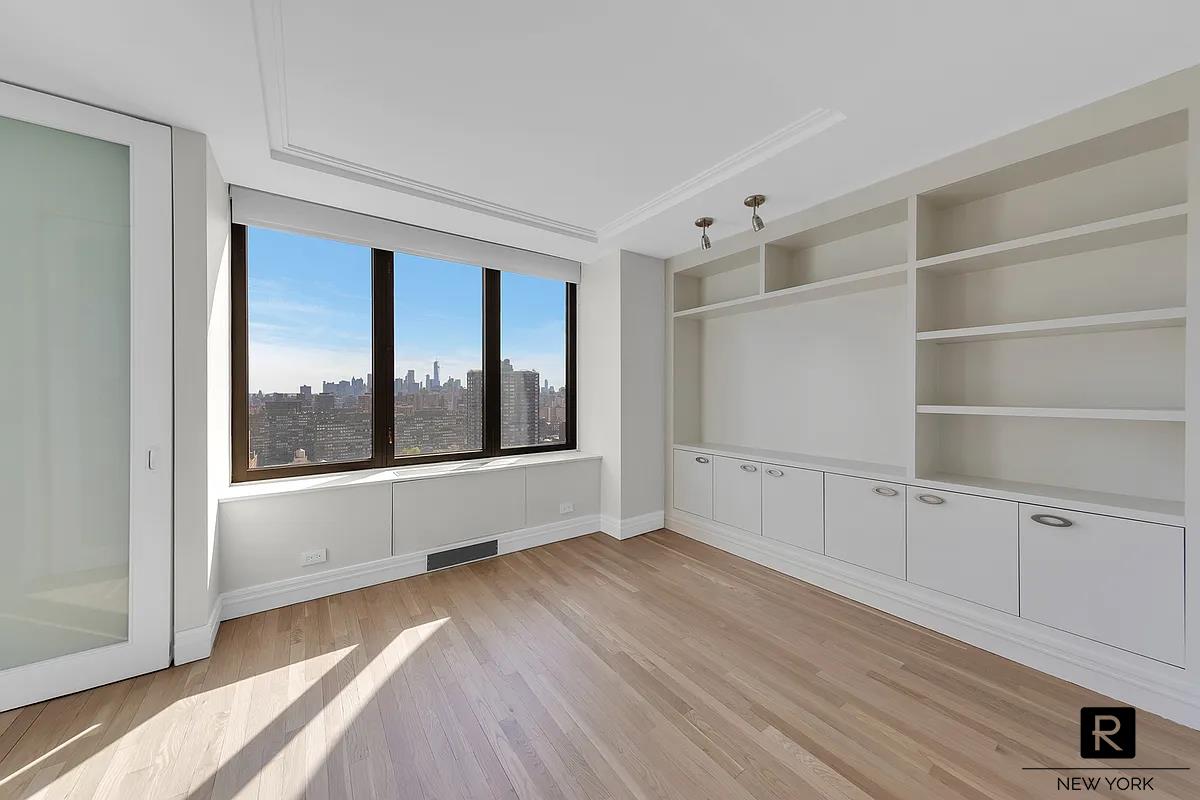 330 East 38th Street Murray Hill New York NY 10016