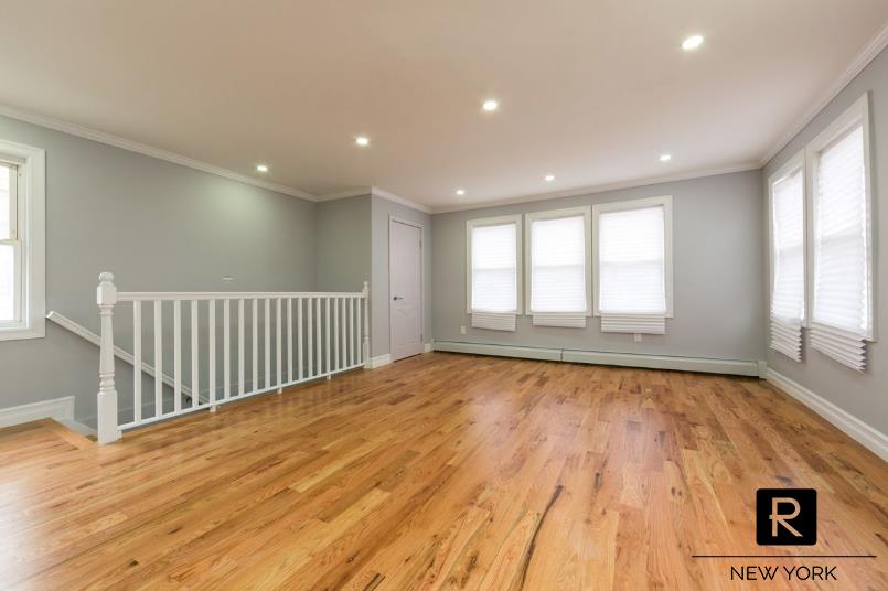 733 East 243rd Street Wakefield Bronx NY 10470 R New York