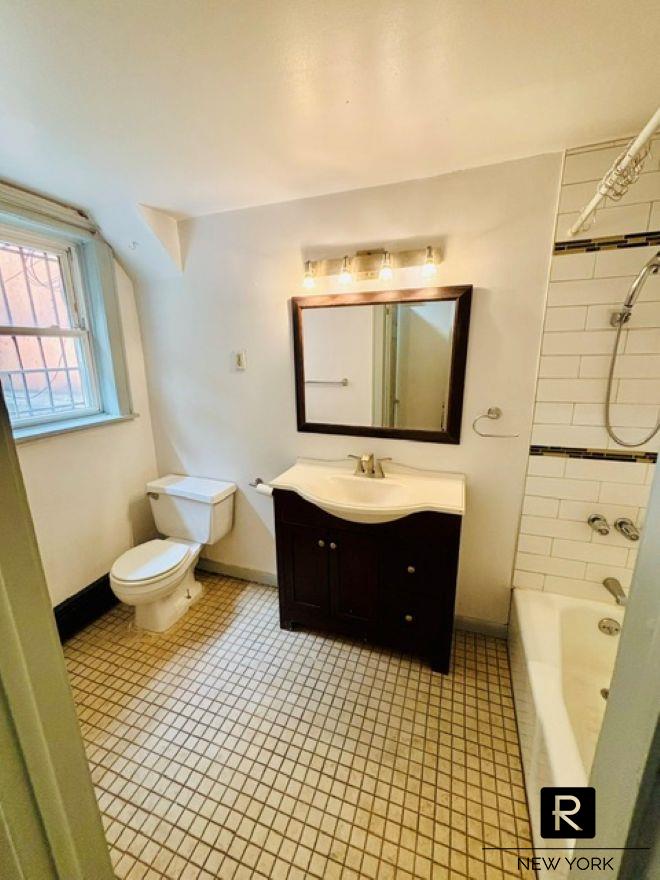 72 Clermont Avenue 1 Fort Greene Brooklyn NY 11205