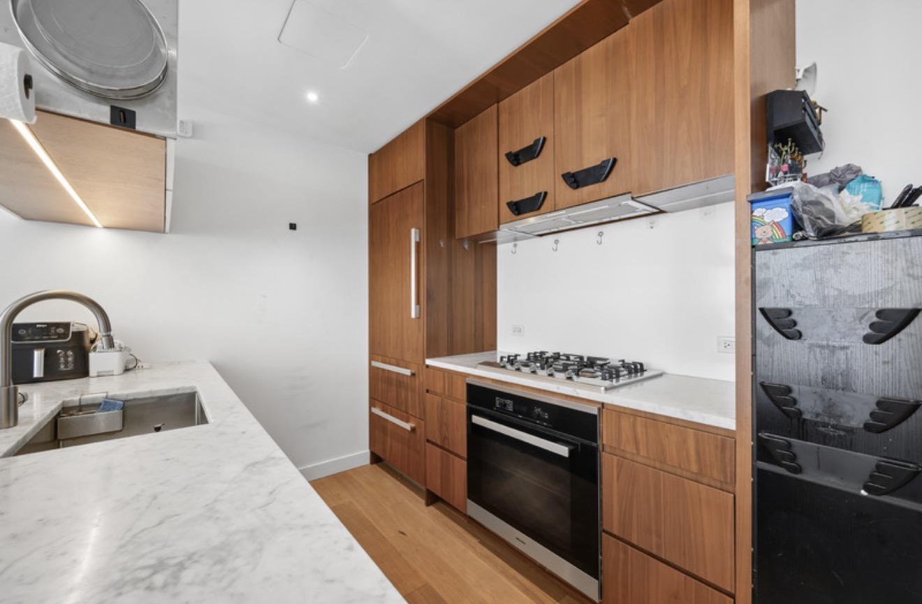 21-30 44th Drive PH-F Court Square Queens NY 11101