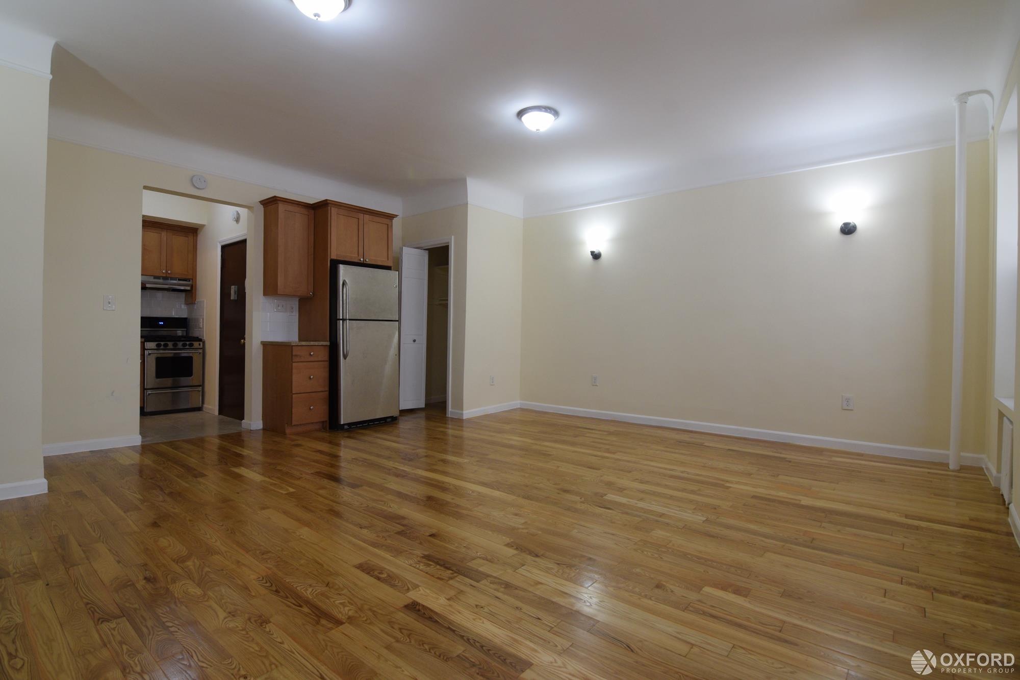 http://www.olr.com/Pictures/Interior_Photo/1842842_f3c4a1b9-a440-4702-8ddc-6112f0c74e49.jpg