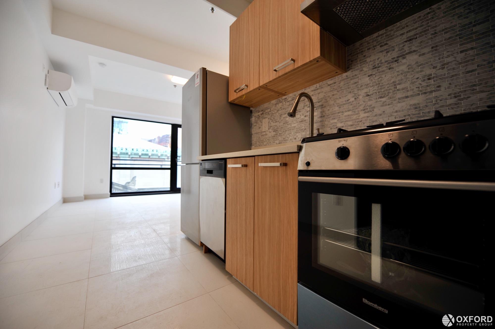 http://www.olr.com/Pictures/Interior_Photo/1845908_d684cd67-b53f-4a51-9b74-02ad6794b78c.jpg