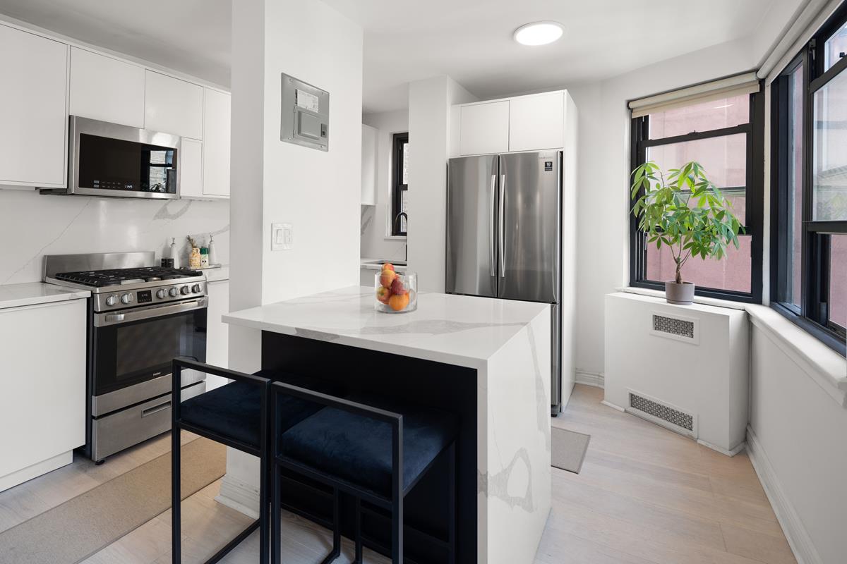 233 E 69th Street, #6E
