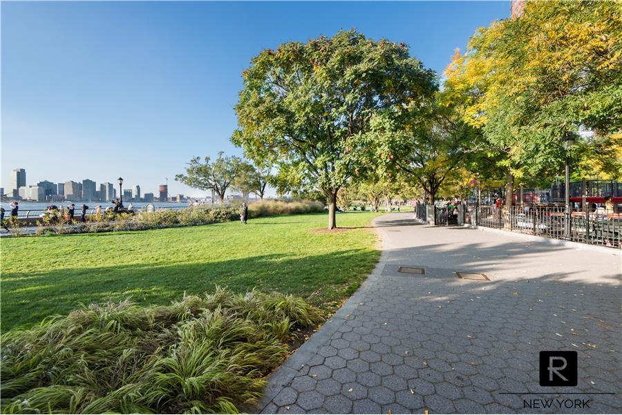 2 River Terrace, #8D
