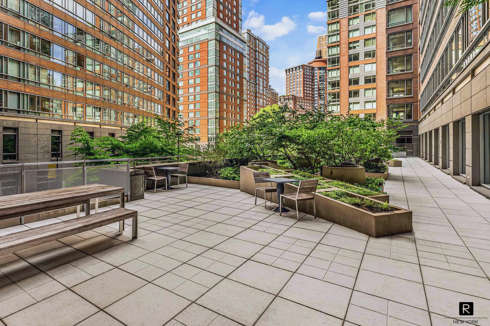 2 River Terrace, #8D