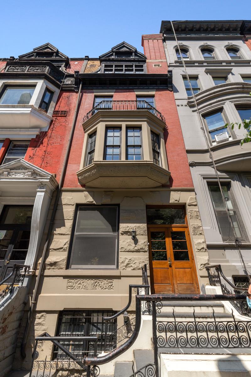 61 West 69th Street GARDEN Lincoln Square New York NY 10023