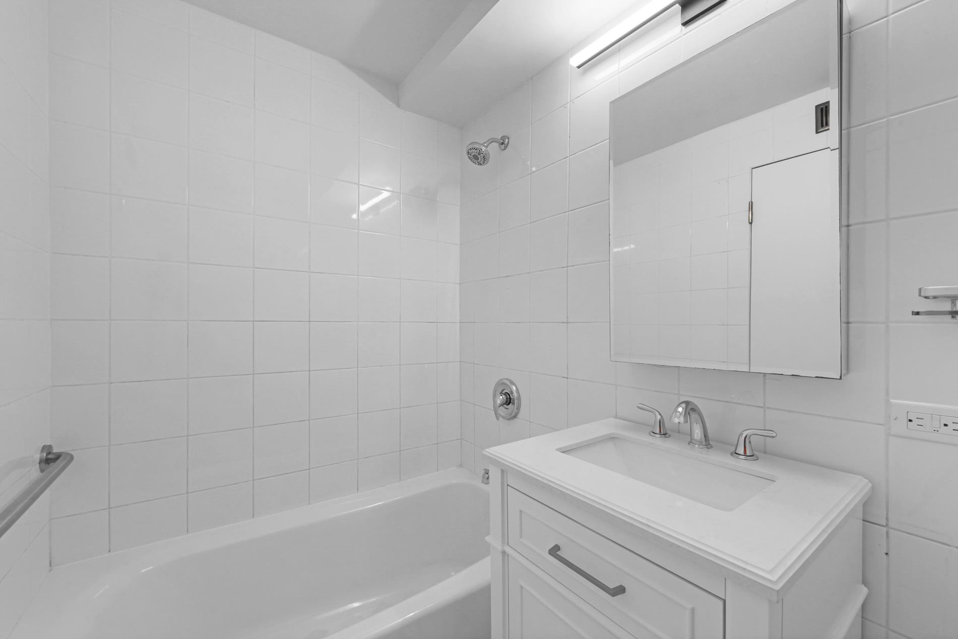 61 West 69th Street GARDEN Lincoln Square New York NY 10023