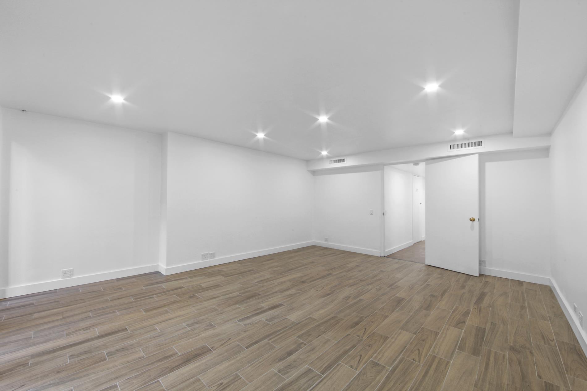 61 West 69th Street GARDEN Lincoln Square New York NY 10023