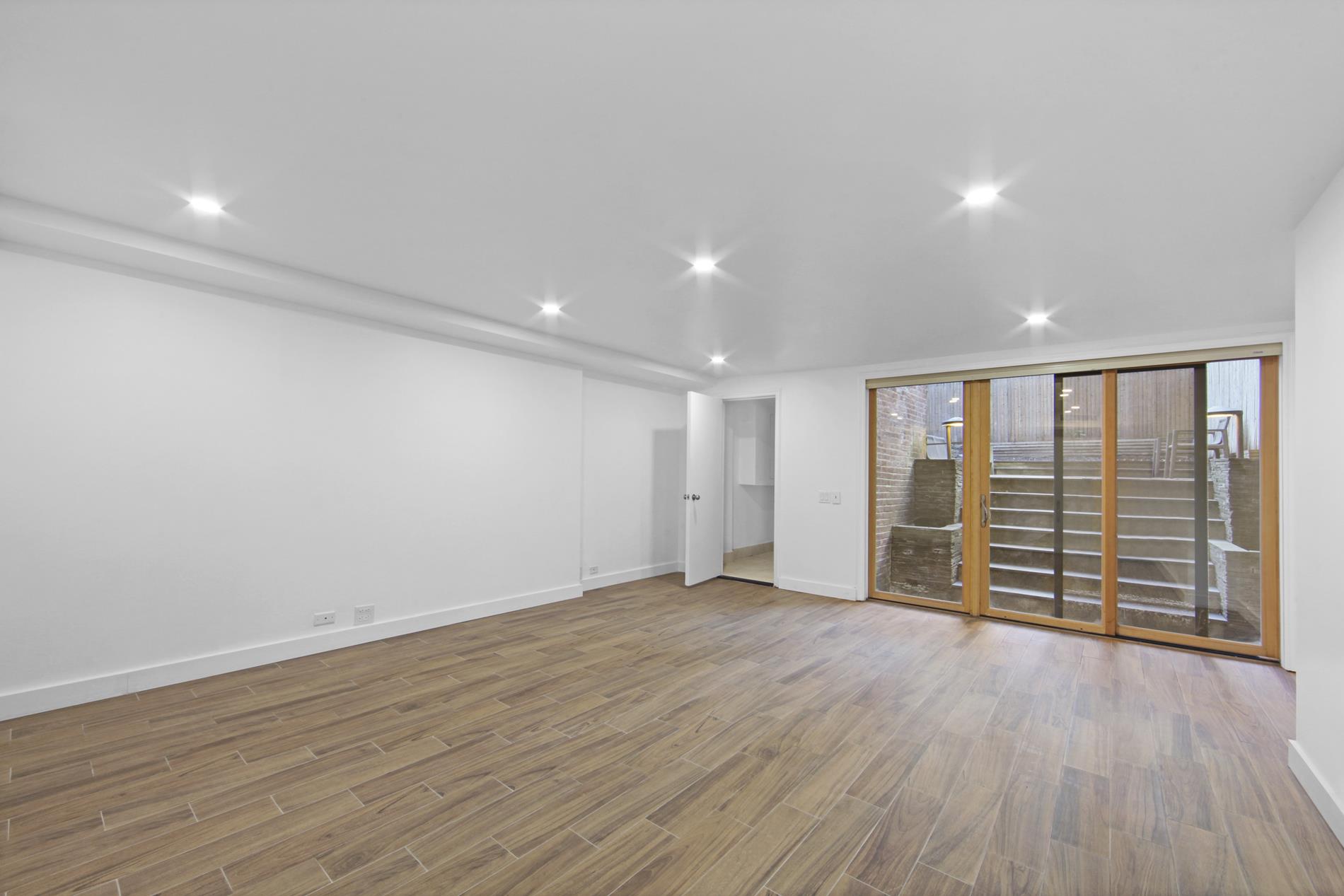 61 West 69th Street GARDEN Lincoln Square New York NY 10023